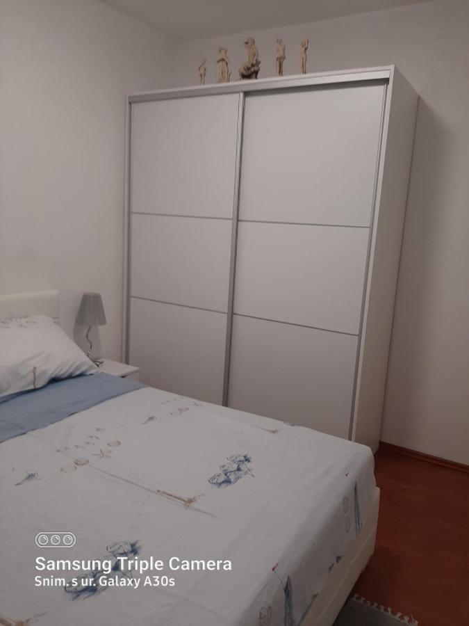 Apartamento Kuca Za Odmor Coccoli Karlobag Exterior foto